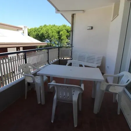 Cozy Flat Steps Away From Lignanos Golden