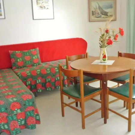 Cozy Flat Steps Away From Lignanos Golden